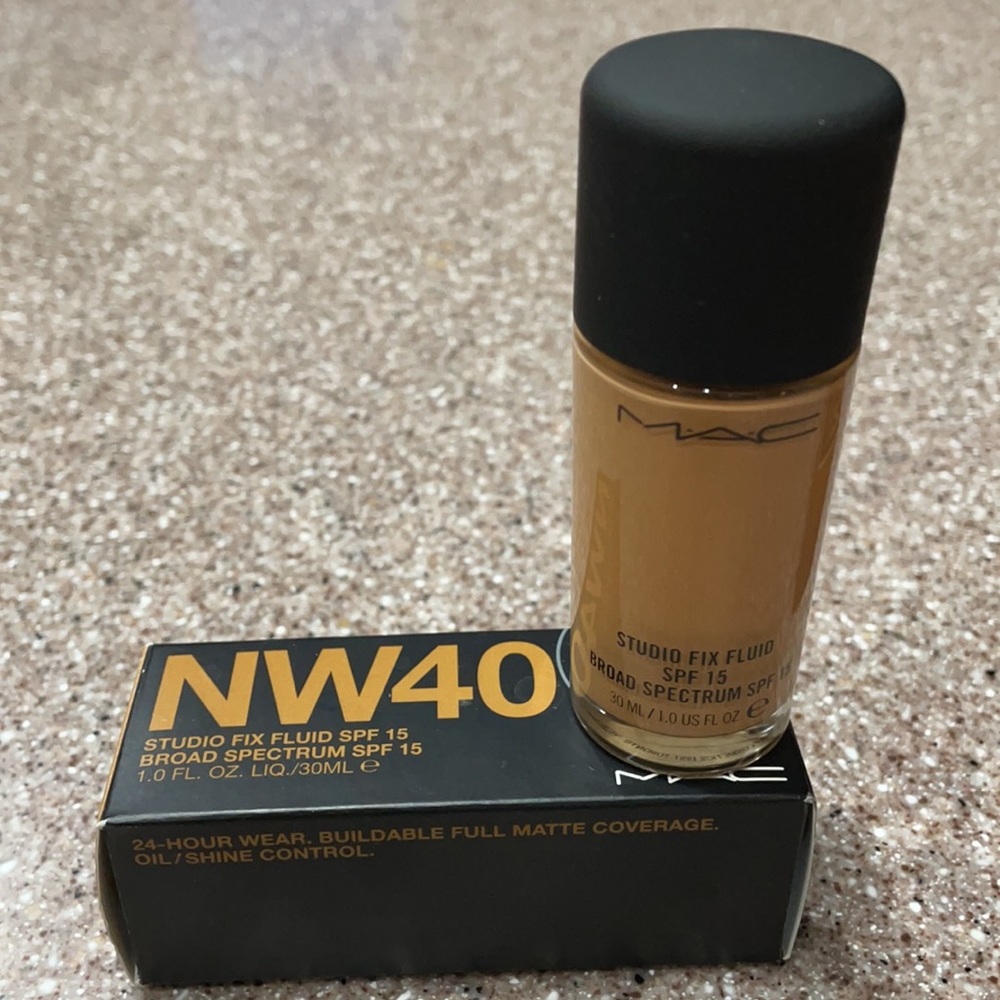 MAC Cosmetics Studio Fix Fluid SPF 15 NW40